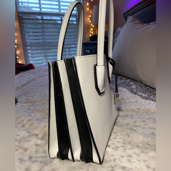 Michael Kors Mercer mini bag - Picture 6 of 8